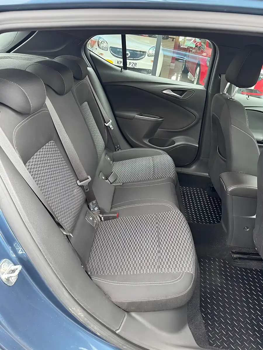 Used 2017 Vauxhall Astra Sri Nav Blue - Interior and Exterior details 9
