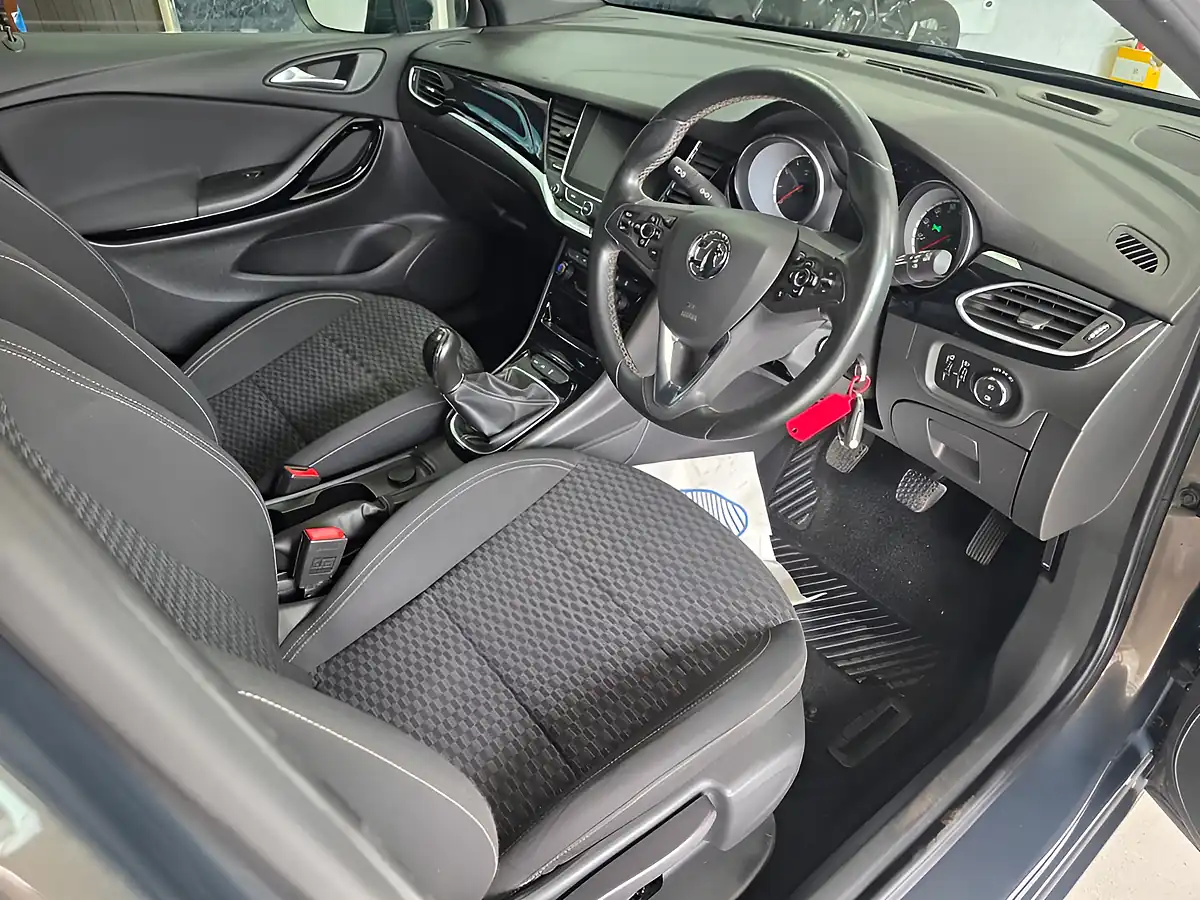Used 2017 Vauxhall Astra Sri Nav Grey - Interior and Exterior details 5