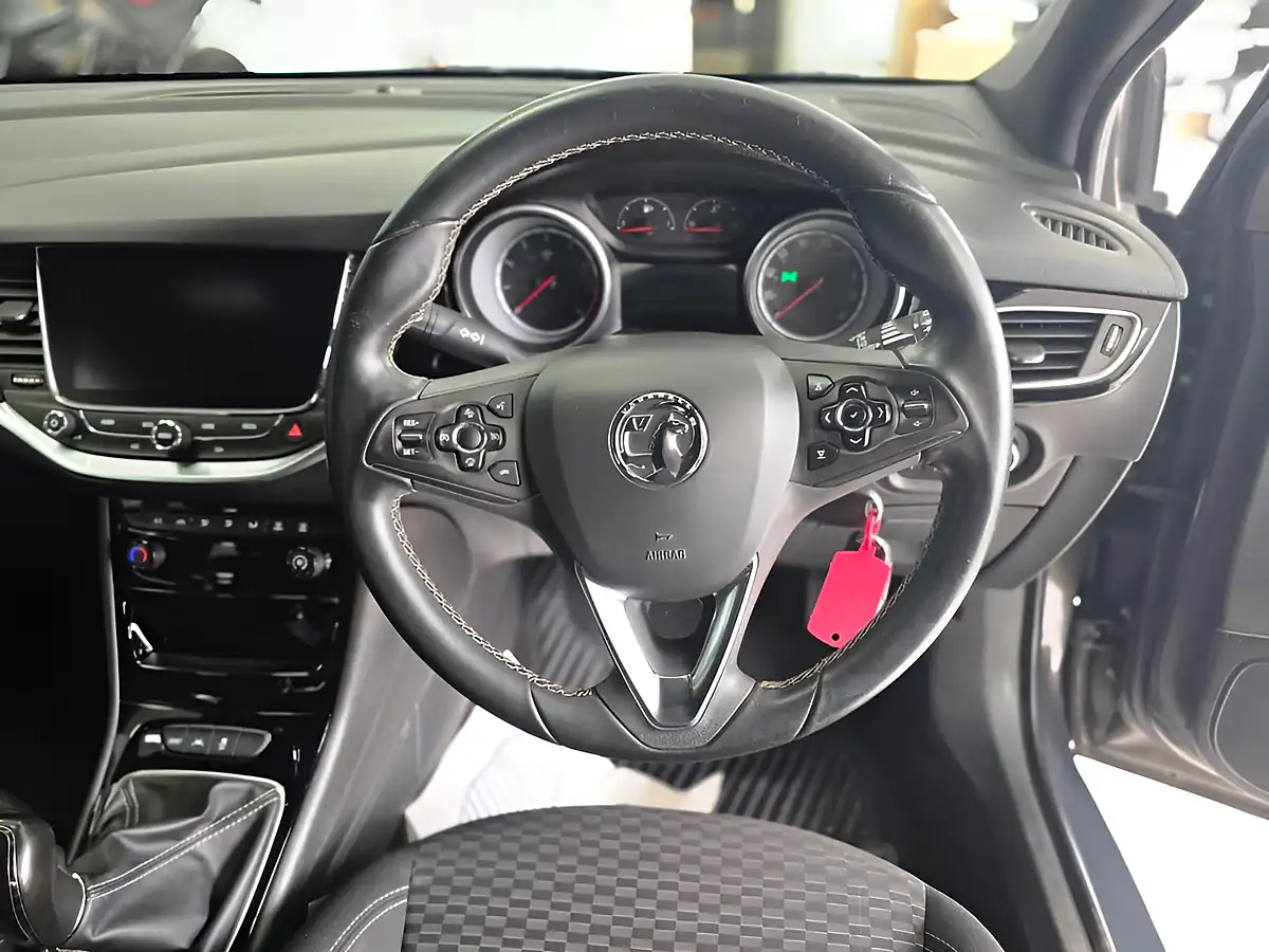 Used 2017 Vauxhall Astra Sri Nav Grey - Interior and Exterior details 6