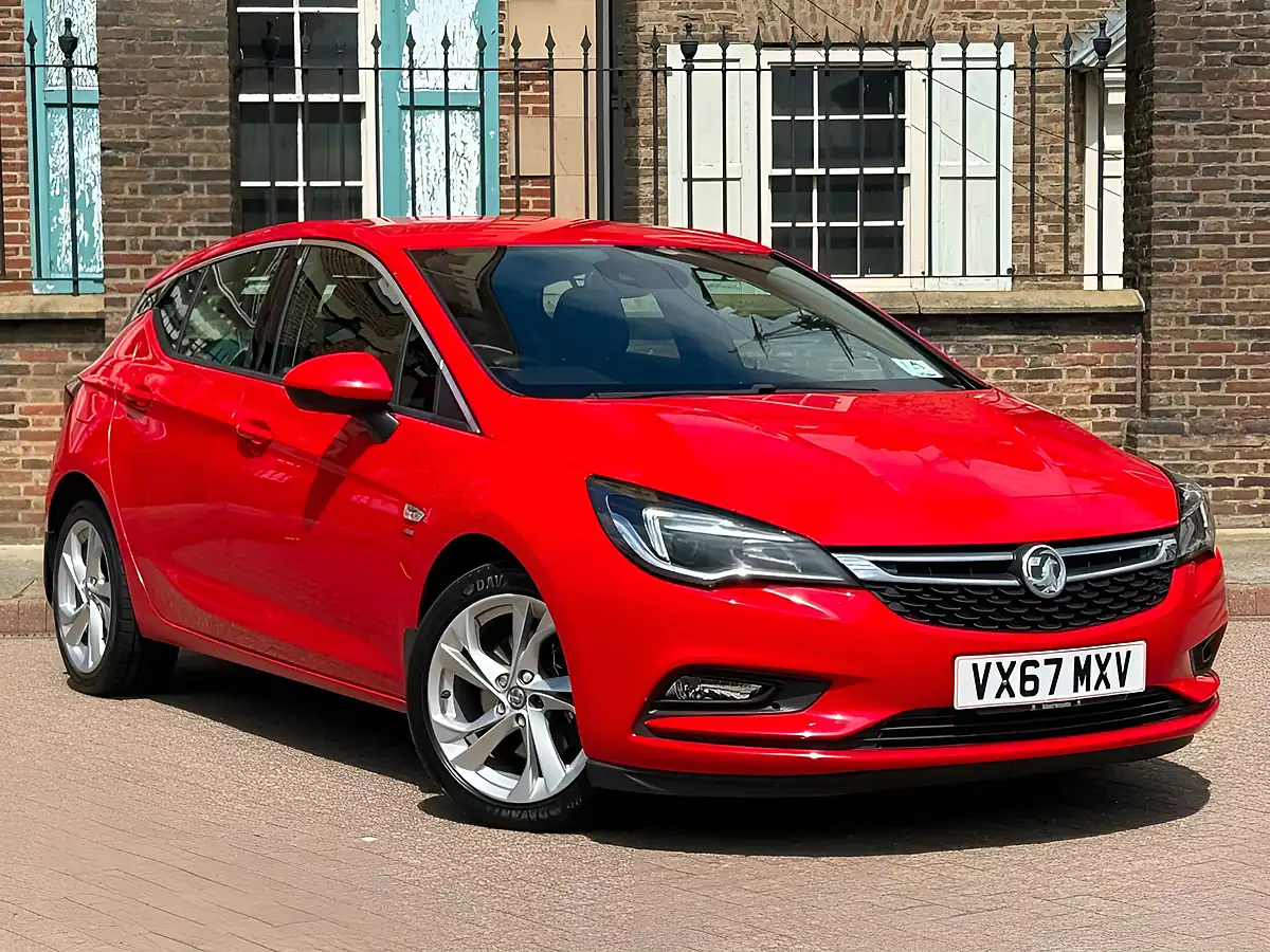 Used 2017 Vauxhall Astra Sri Nav Red - Front View