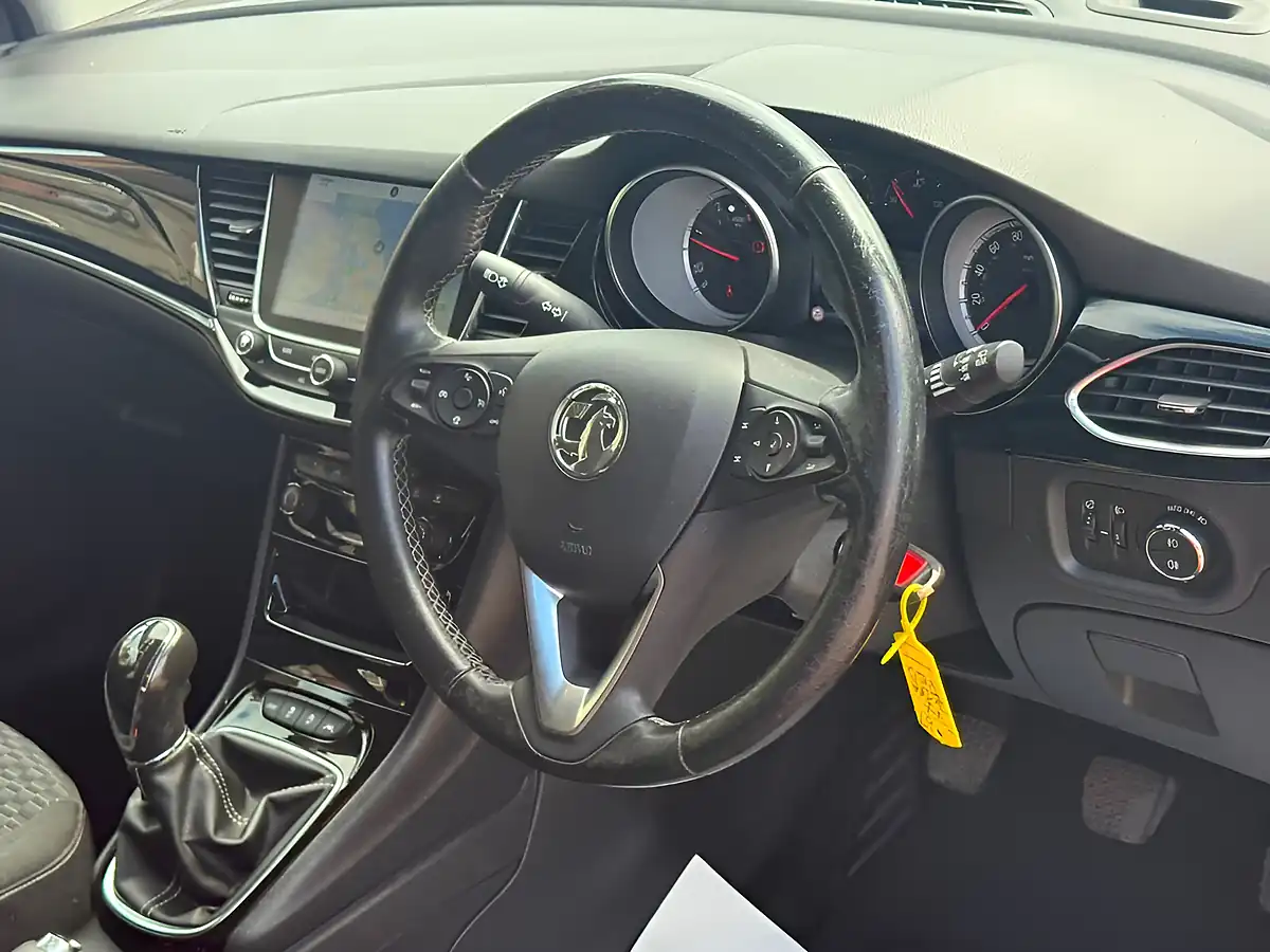 Used 2017 Vauxhall Astra Sri Nav Red - Interior and Exterior details 20