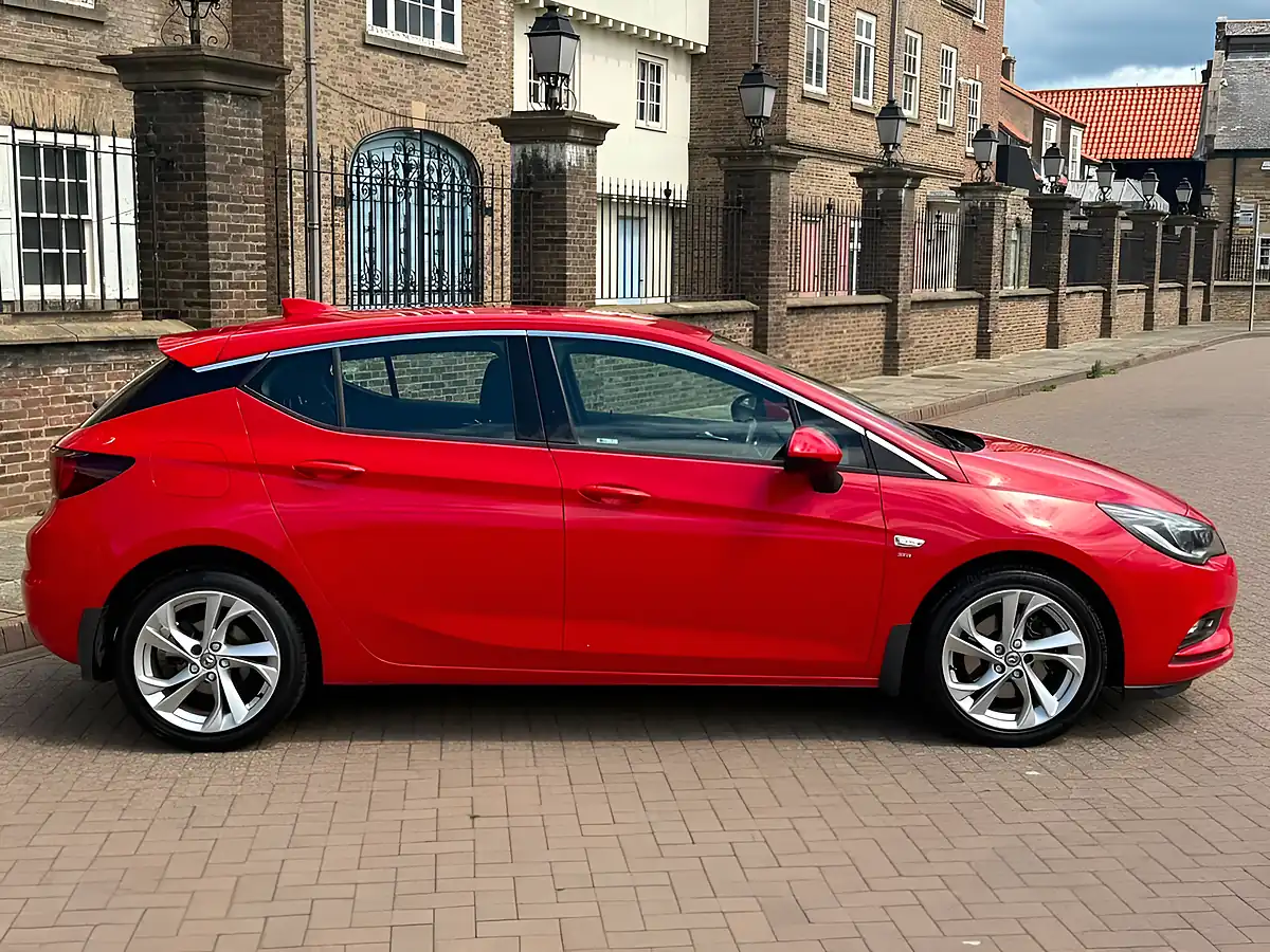 Used 2017 Vauxhall Astra Sri Nav Red - Interior and Exterior details 7