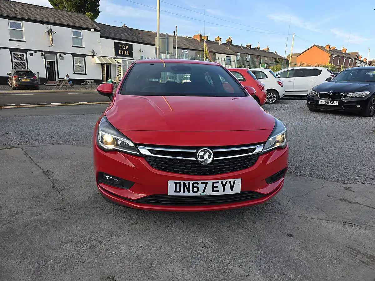 Used 2017 Vauxhall Astra Sri Nav Red - Front View