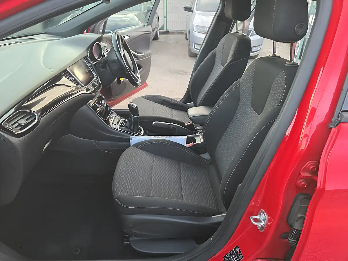 Used 2017 Vauxhall Astra Sri Nav Red - Interior and Exterior details 10