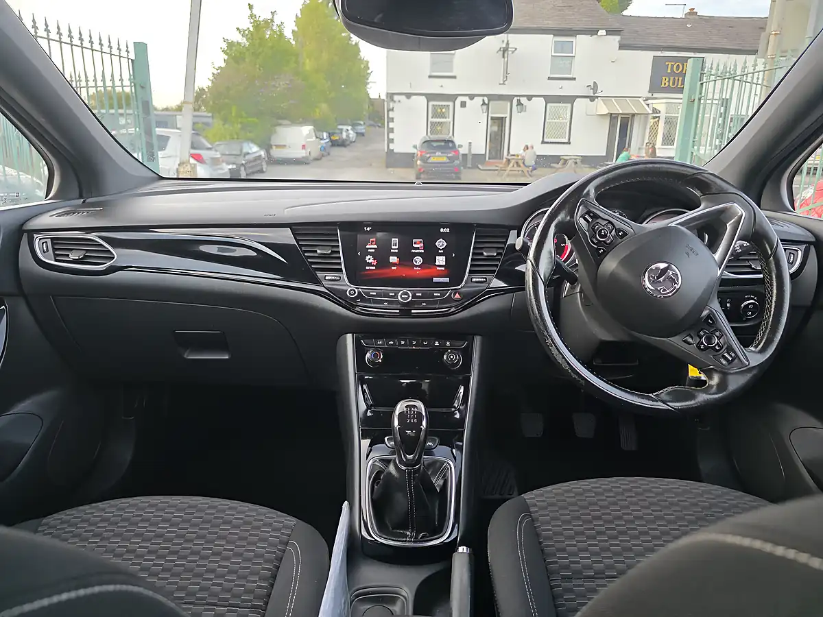 Used 2017 Vauxhall Astra Sri Nav Red - Interior and Exterior details 11