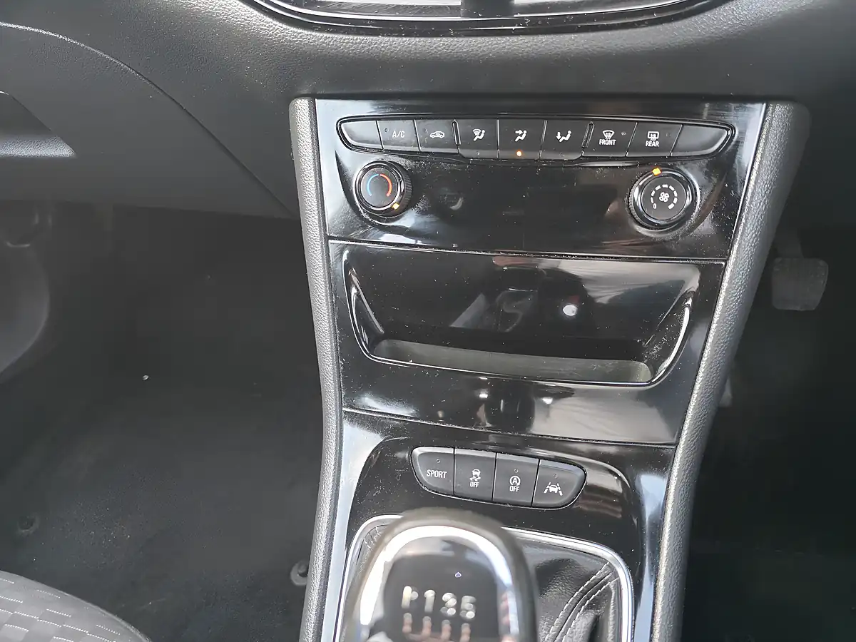 Used 2017 Vauxhall Astra Sri Nav Red - Interior and Exterior details 12