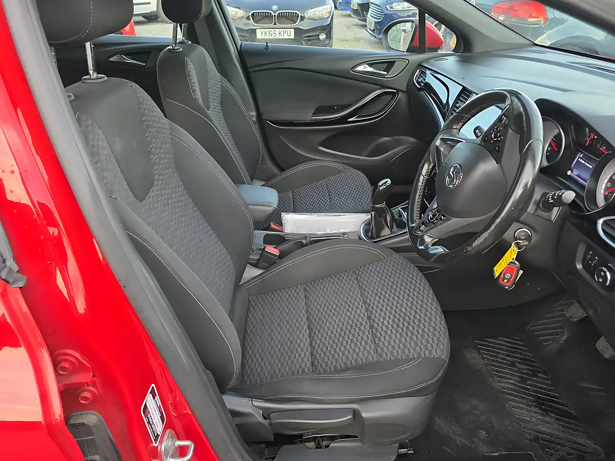 Used 2017 Vauxhall Astra Sri Nav Red - Interior and Exterior details 9