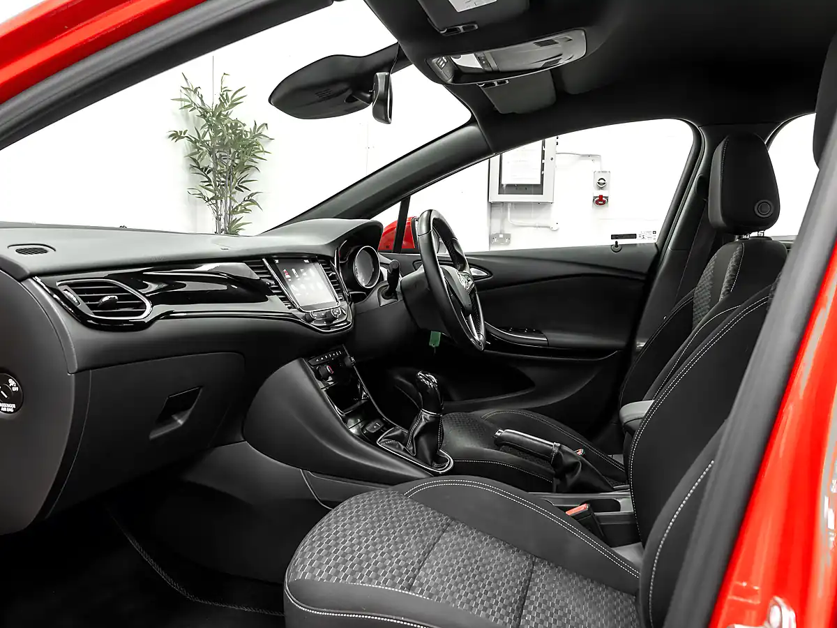 Used 2017 Vauxhall Astra Sri Nav Red - Interior and Exterior details 14