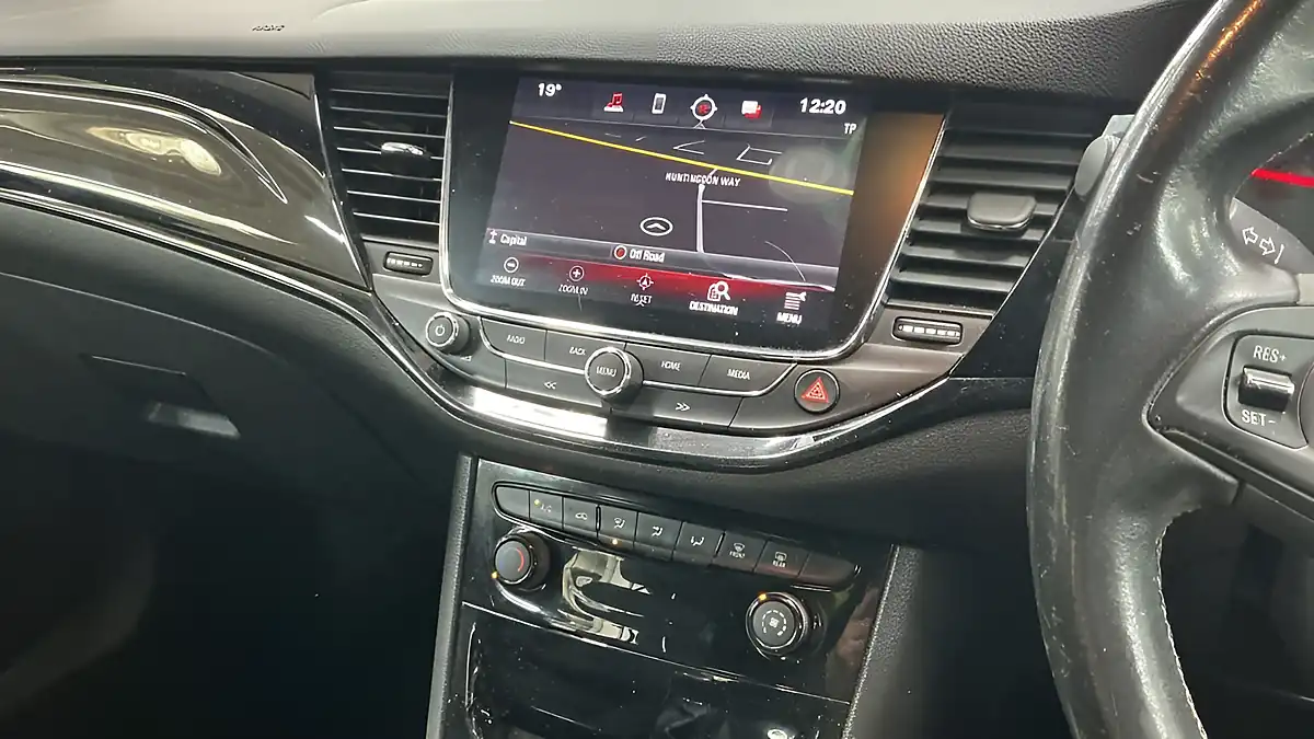 Used 2017 Vauxhall Astra Sri Nav Red - Interior and Exterior details 2