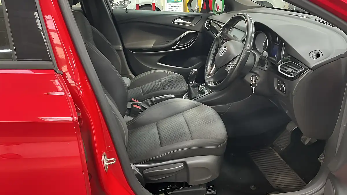 Used 2017 Vauxhall Astra Sri Nav Red - Interior and Exterior details 20