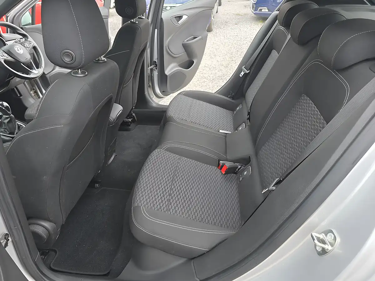 Used 2017 Vauxhall Astra Sri Nav Silver - Interior and Exterior details 10