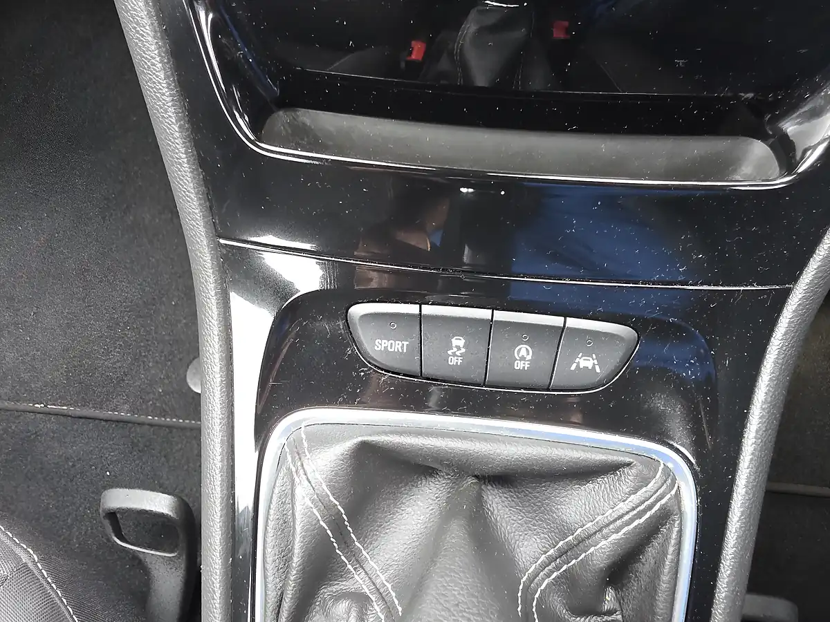 Used 2017 Vauxhall Astra Sri Nav Silver - Interior and Exterior details 12
