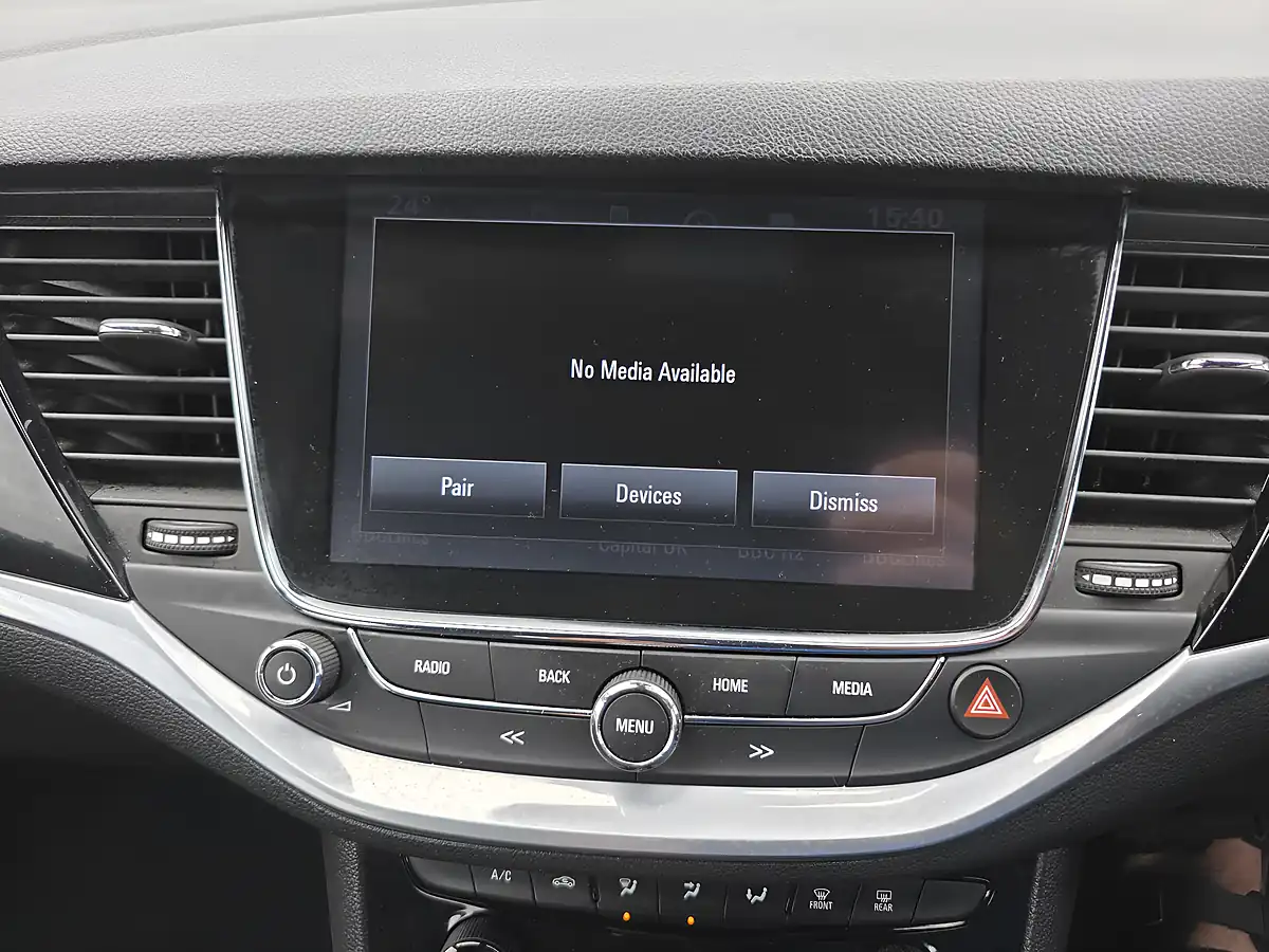 Used 2017 Vauxhall Astra Sri Nav Silver - Interior and Exterior details 14