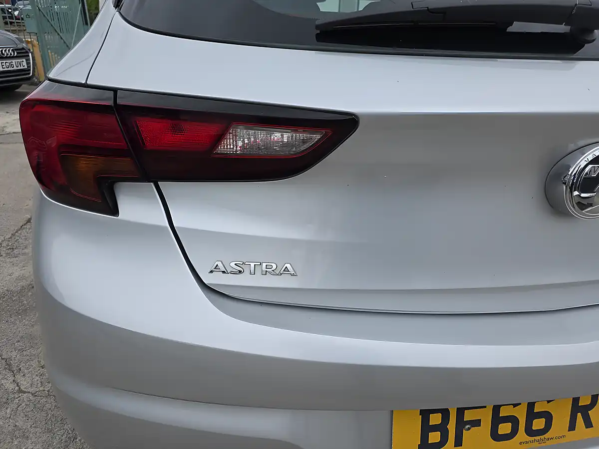 Used 2017 Vauxhall Astra Sri Nav Silver - Interior and Exterior details 17