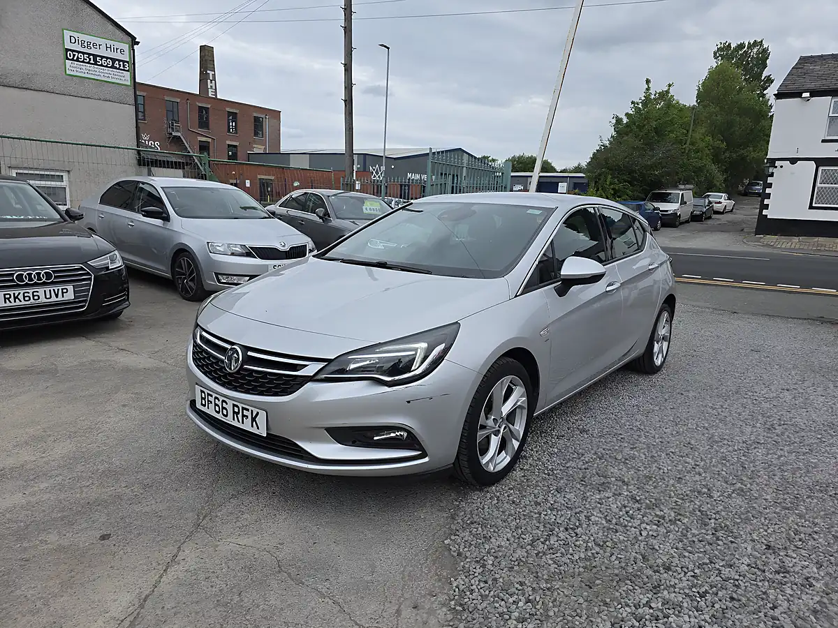 Used 2017 Vauxhall Astra Sri Nav Silver - Interior and Exterior details 3