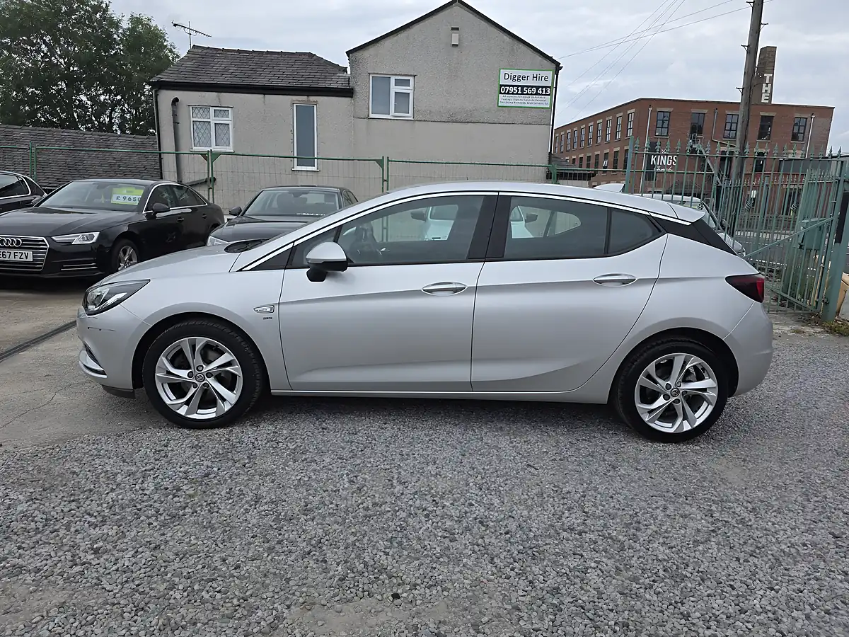 Used 2017 Vauxhall Astra Sri Nav Silver - Interior and Exterior details 5