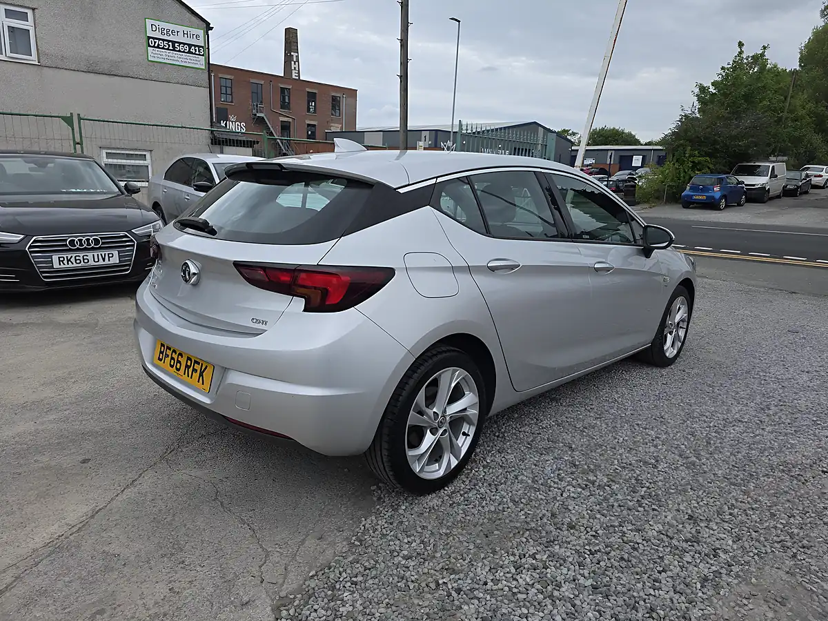 Used 2017 Vauxhall Astra Sri Nav Silver - Interior and Exterior details 6