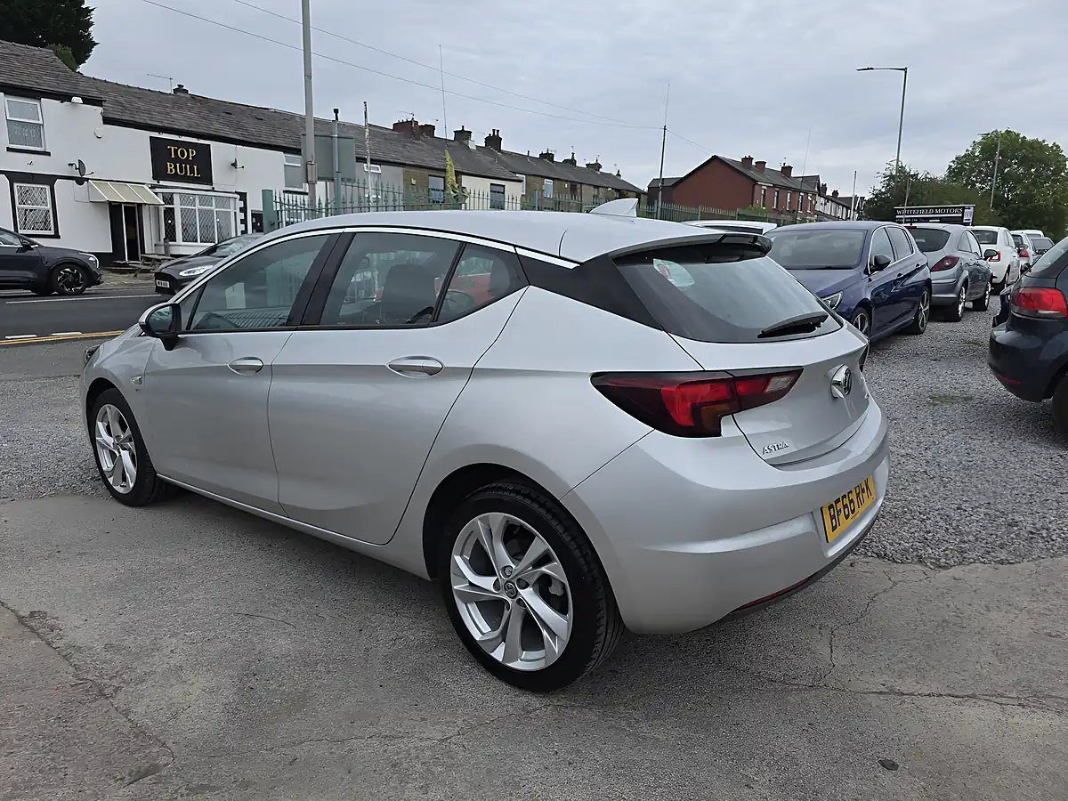 Used 2017 Vauxhall Astra Sri Nav Silver - Interior and Exterior details 8