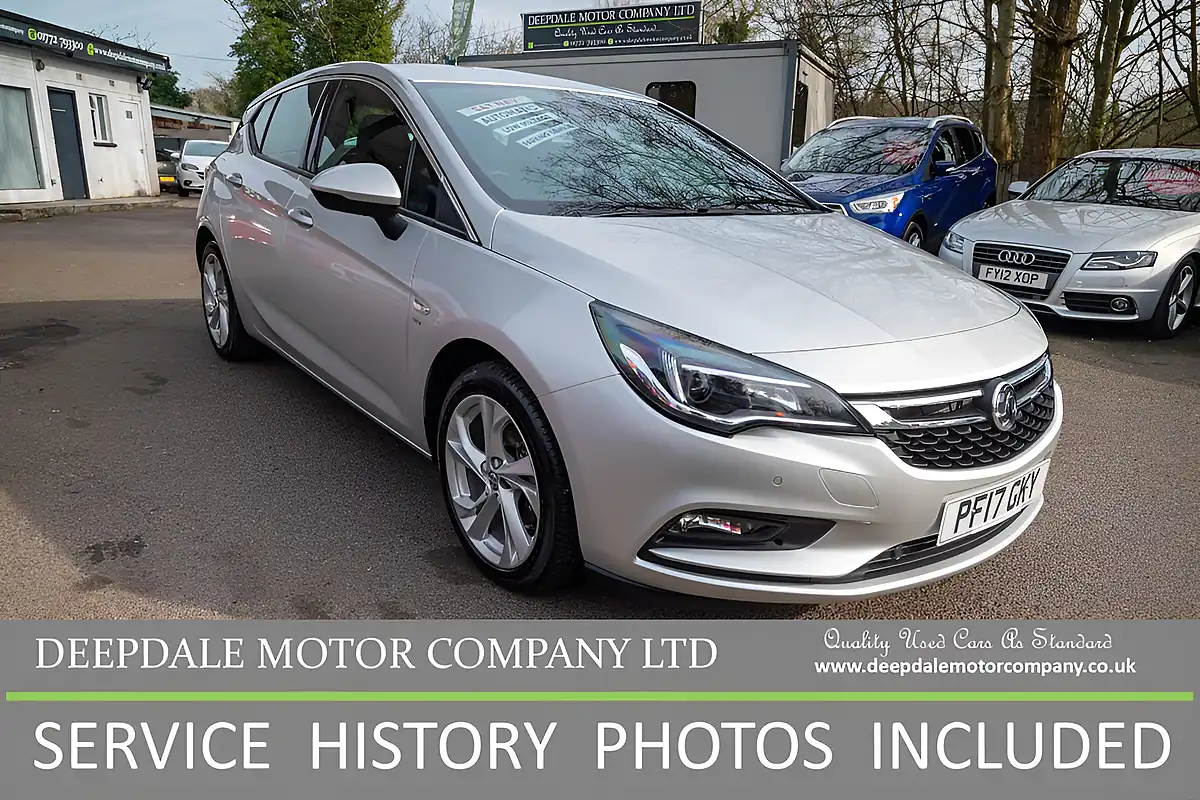 Used 2017 Vauxhall Astra Sri Nav Sovereign Silver - Front View