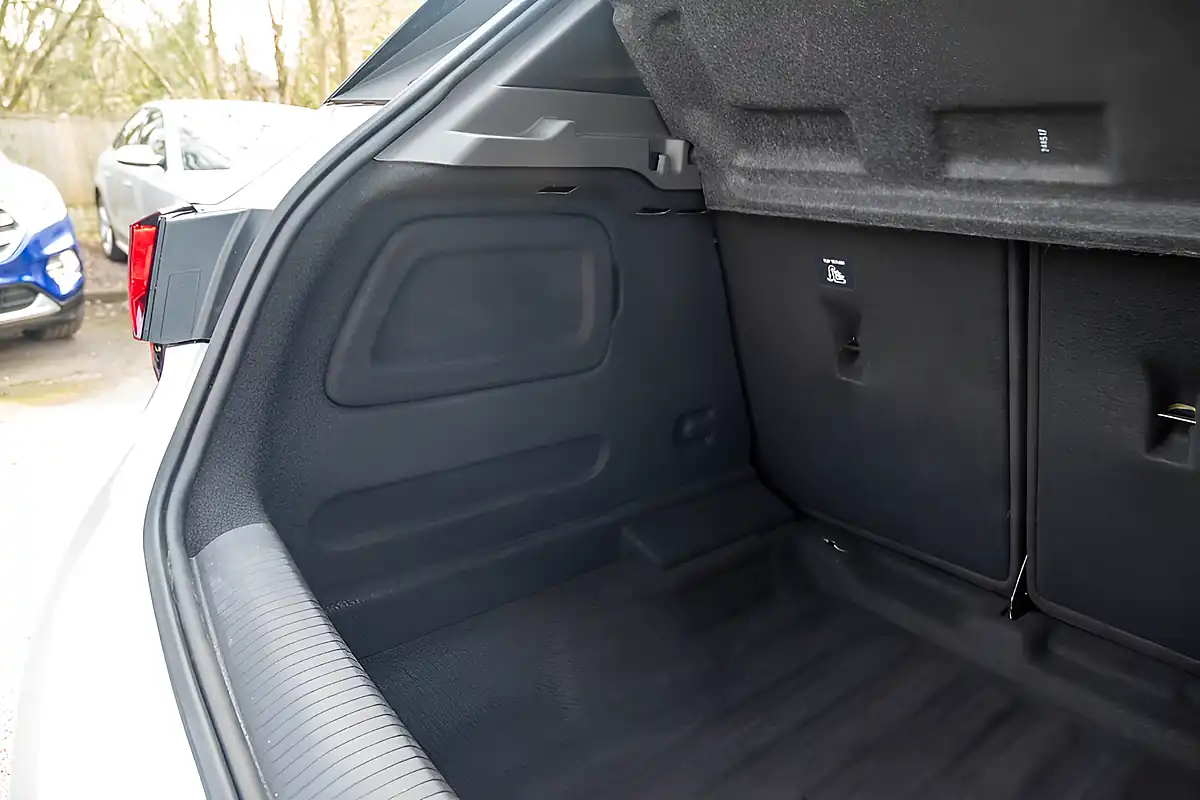 Used 2017 Vauxhall Astra Sri Nav Sovereign Silver - Interior and Exterior details 10