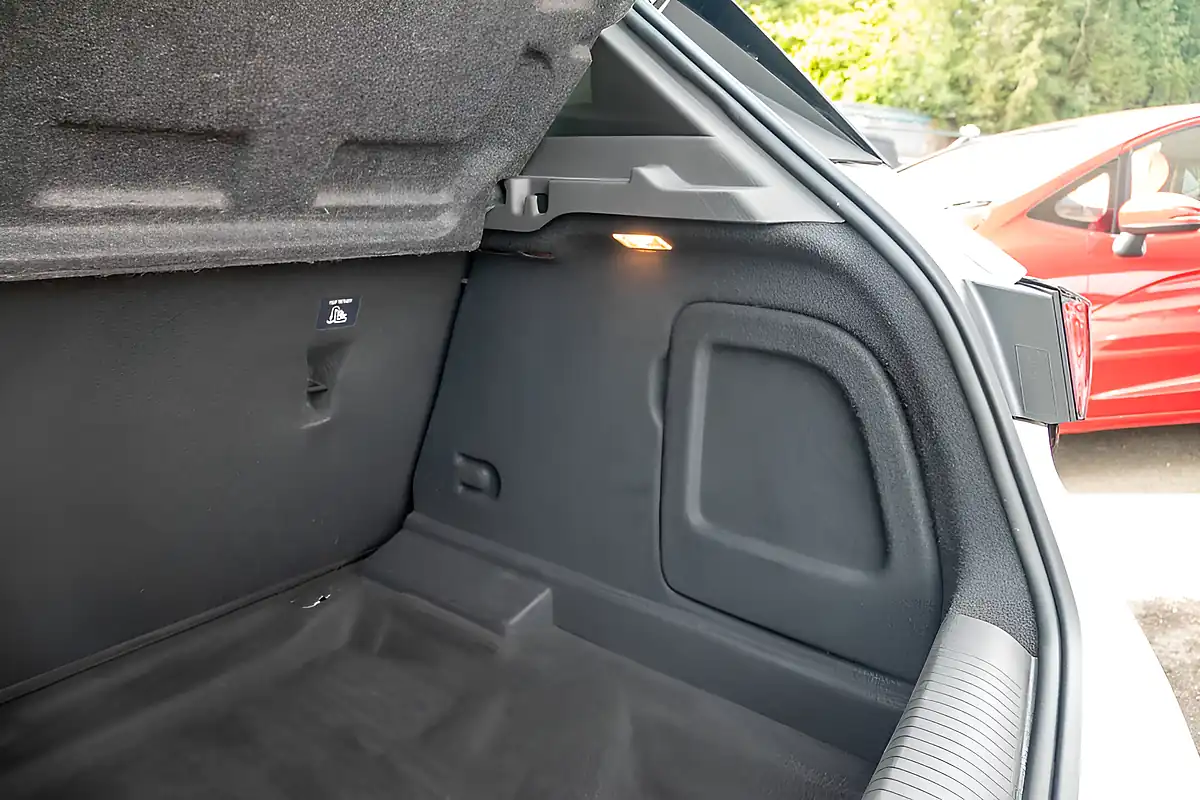 Used 2017 Vauxhall Astra Sri Nav Sovereign Silver - Interior and Exterior details 11