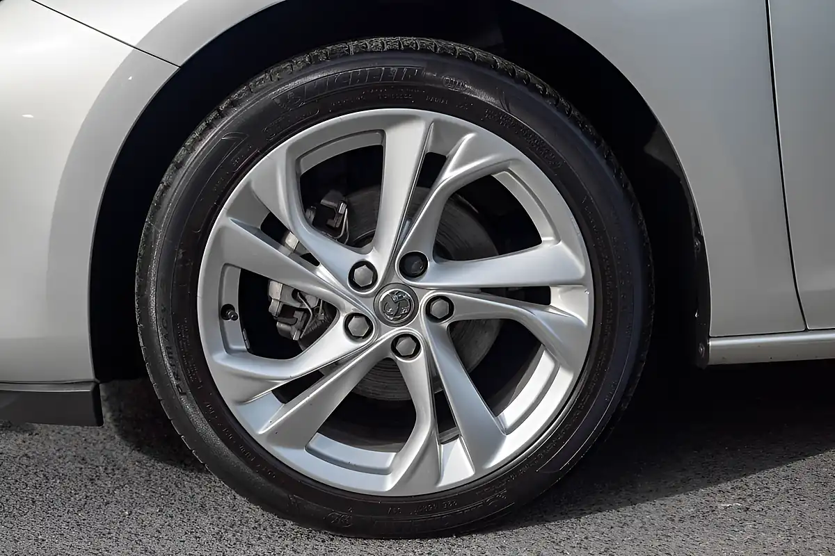 Used 2017 Vauxhall Astra Sri Nav Sovereign Silver - Interior and Exterior details 17