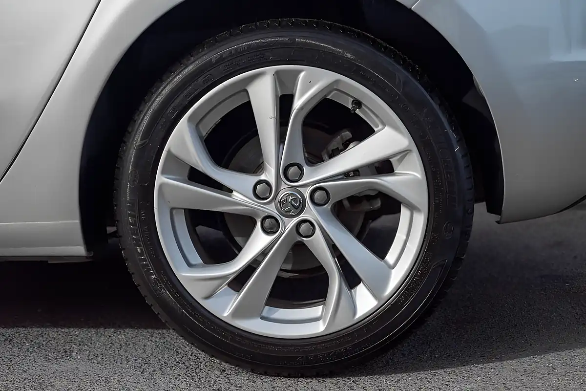 Used 2017 Vauxhall Astra Sri Nav Sovereign Silver - Interior and Exterior details 18