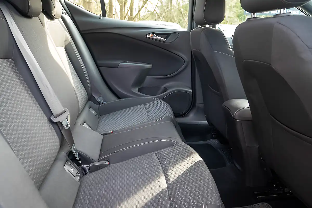 Used 2017 Vauxhall Astra Sri Nav Sovereign Silver - Interior and Exterior details 20