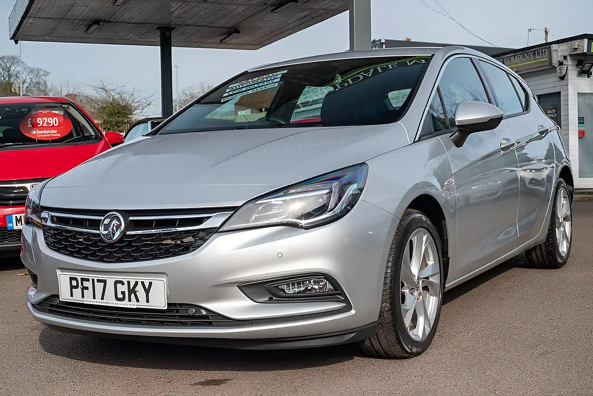 Used 2017 Vauxhall Astra Sri Nav Sovereign Silver - Interior and Exterior details 3
