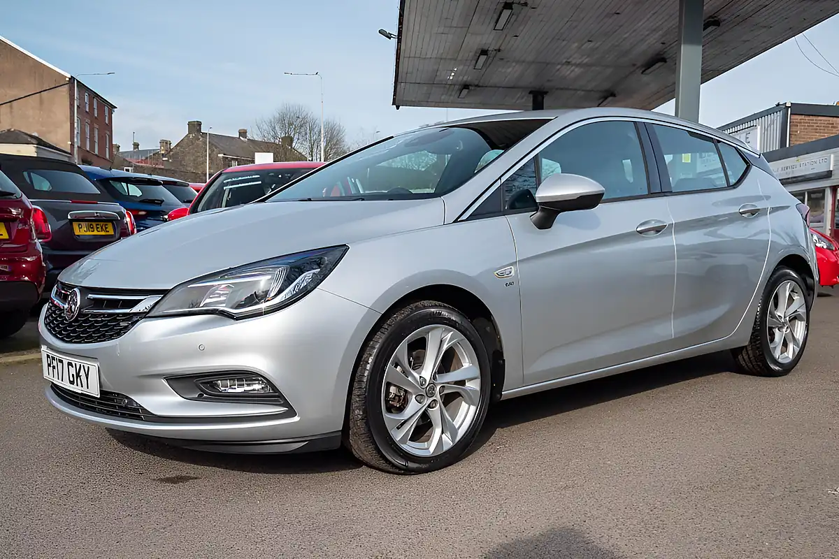 Used 2017 Vauxhall Astra Sri Nav Sovereign Silver - Interior and Exterior details 4