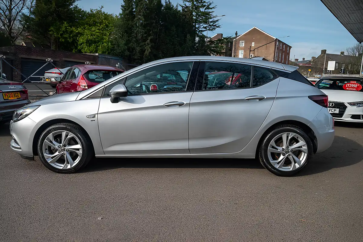 Used 2017 Vauxhall Astra Sri Nav Sovereign Silver - Interior and Exterior details 5