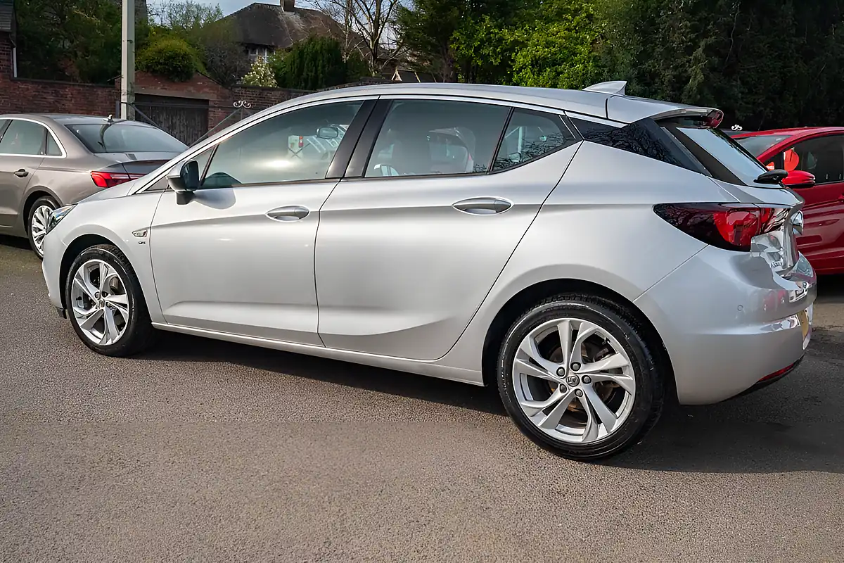 Used 2017 Vauxhall Astra Sri Nav Sovereign Silver - Interior and Exterior details 6