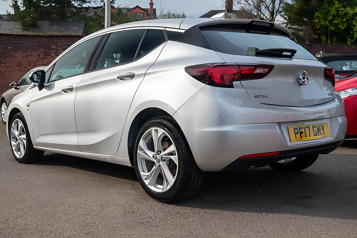 Used 2017 Vauxhall Astra Sri Nav Sovereign Silver - Interior and Exterior details 7