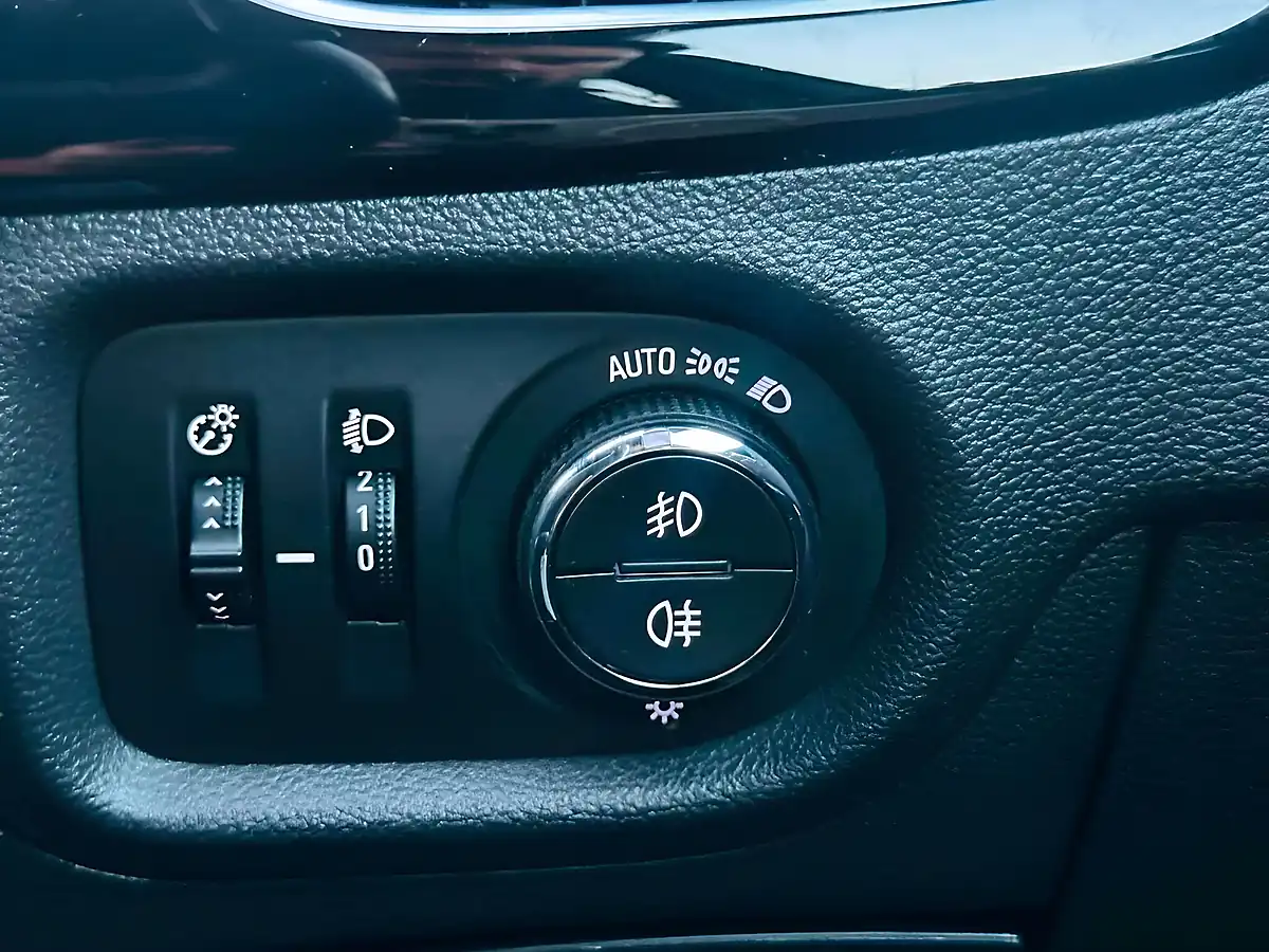 Used 2017 Vauxhall Astra Sri Nav Sports Tourer Black - Interior and Exterior details 11