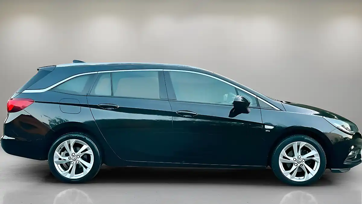 Used 2017 Vauxhall Astra Sri Nav Sports Tourer Black - Interior and Exterior details 18