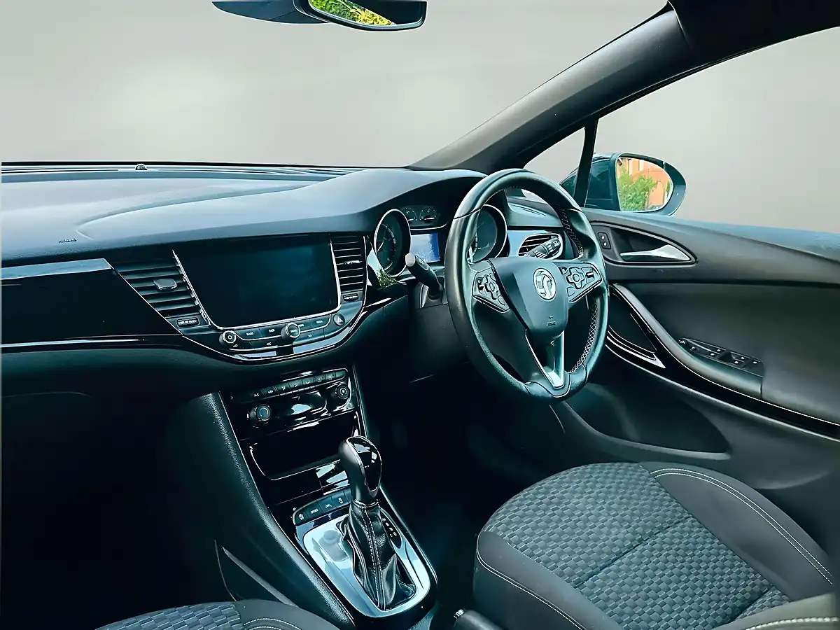 Used 2017 Vauxhall Astra Sri Nav Sports Tourer Black - Interior and Exterior details 6