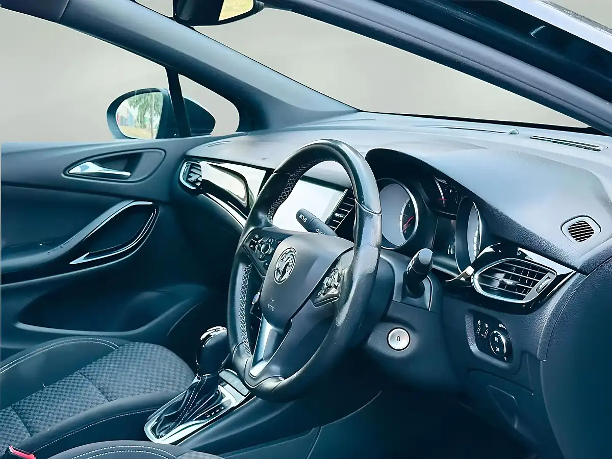 Used 2017 Vauxhall Astra Sri Nav Sports Tourer Black - Interior and Exterior details 7