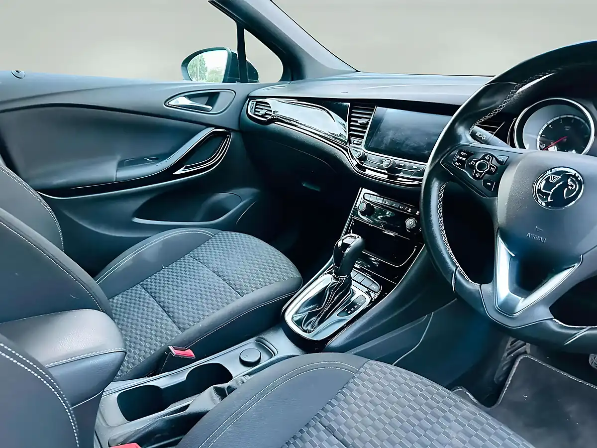 Used 2017 Vauxhall Astra Sri Nav Sports Tourer Black - Interior and Exterior details 8