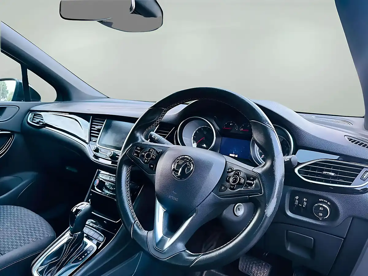 Used 2017 Vauxhall Astra Sri Nav Sports Tourer Black - Interior and Exterior details 9