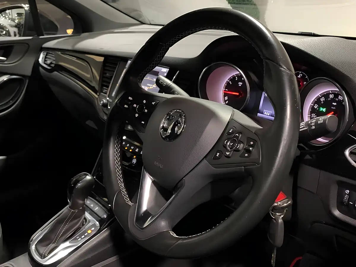 Used 2017 Vauxhall Astra Sri Nav Sports Tourer Red - Interior and Exterior details 5