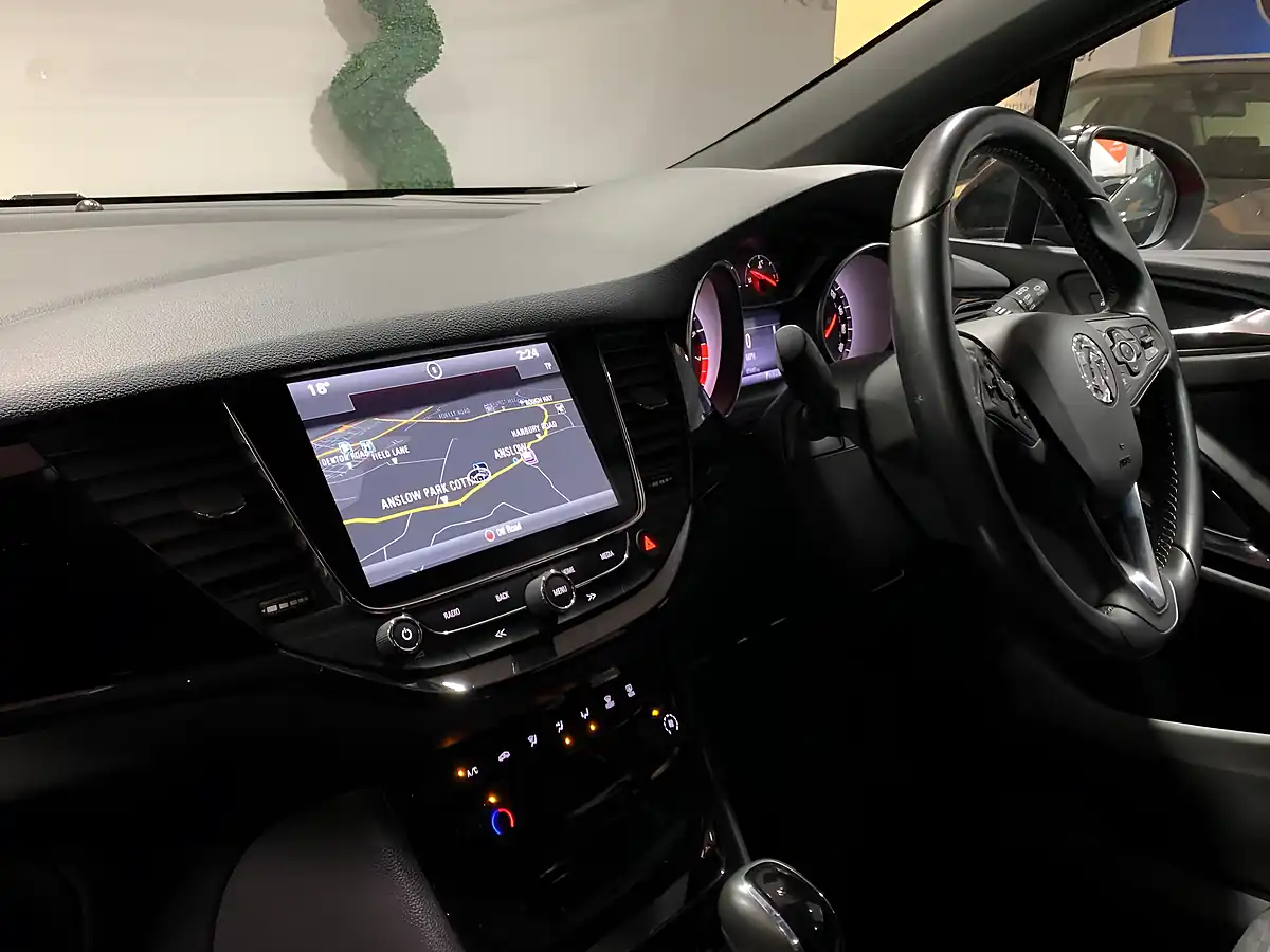 Used 2017 Vauxhall Astra Sri Nav Sports Tourer Red - Interior and Exterior details 6