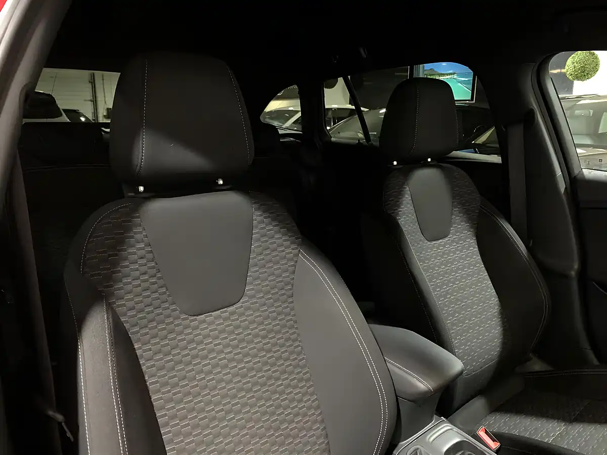 Used 2017 Vauxhall Astra Sri Nav Sports Tourer Red - Interior and Exterior details 7