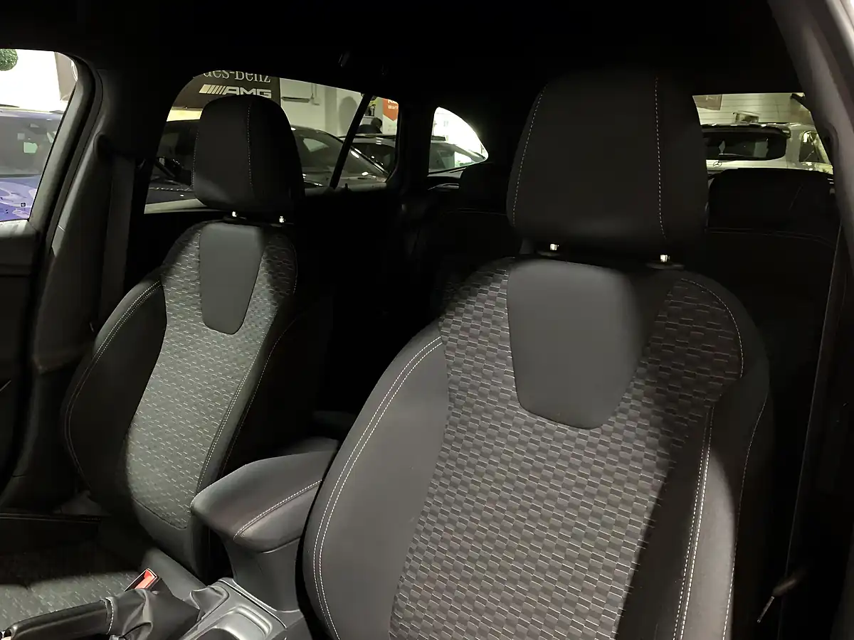 Used 2017 Vauxhall Astra Sri Nav Sports Tourer Red - Interior and Exterior details 8