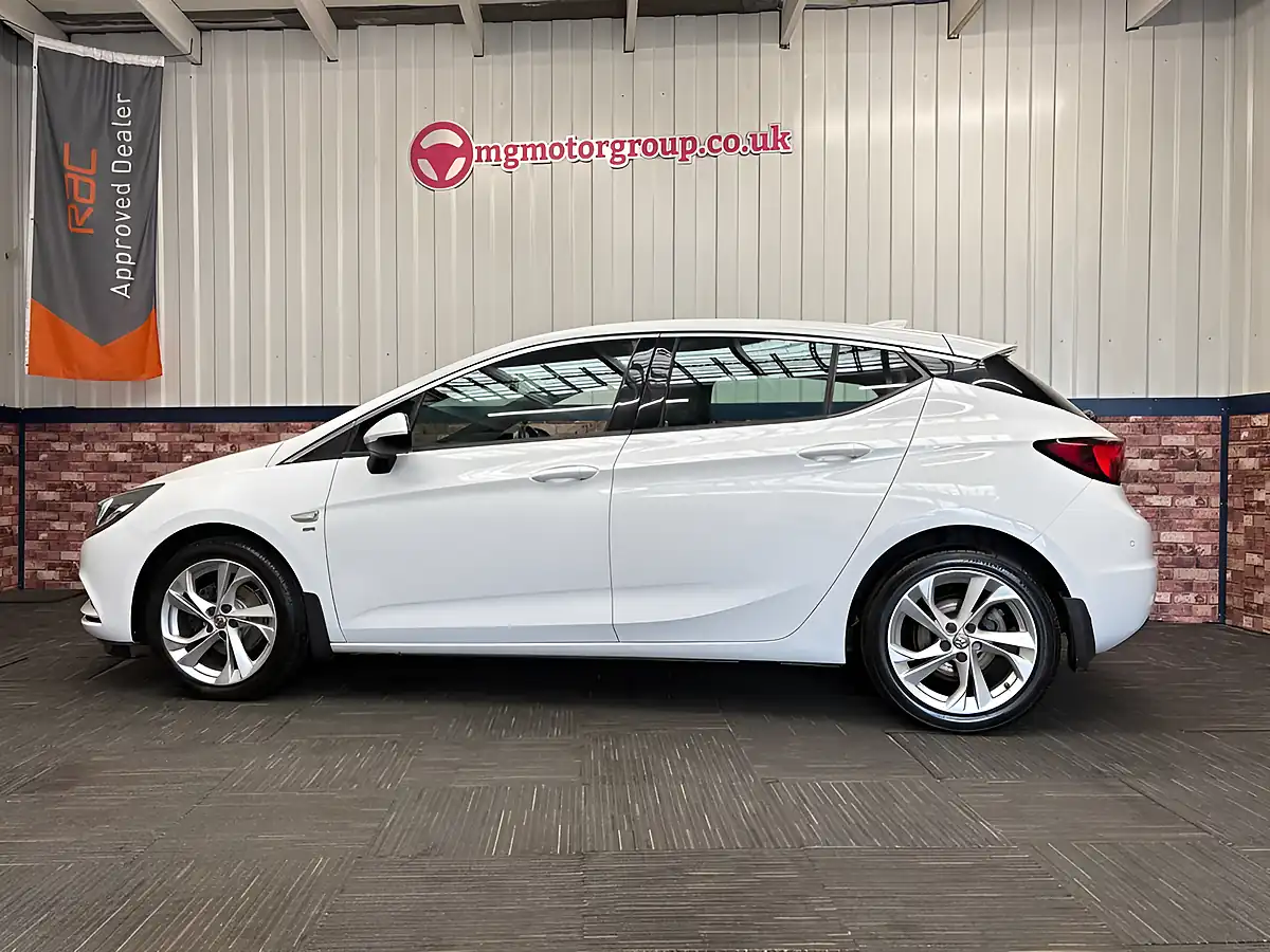 Used 2017 Vauxhall Astra Sri Nav White - Interior and Exterior details 13