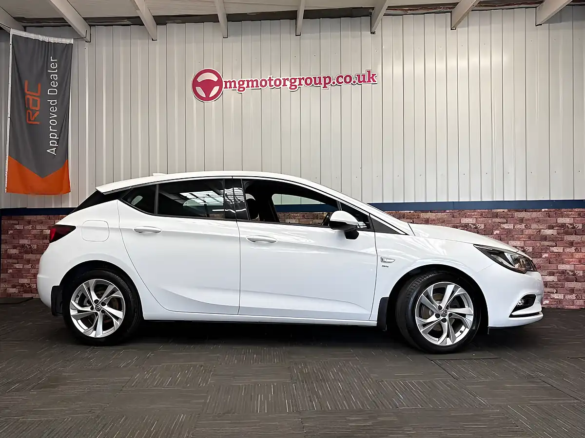 Used 2017 Vauxhall Astra Sri Nav White - Interior and Exterior details 3