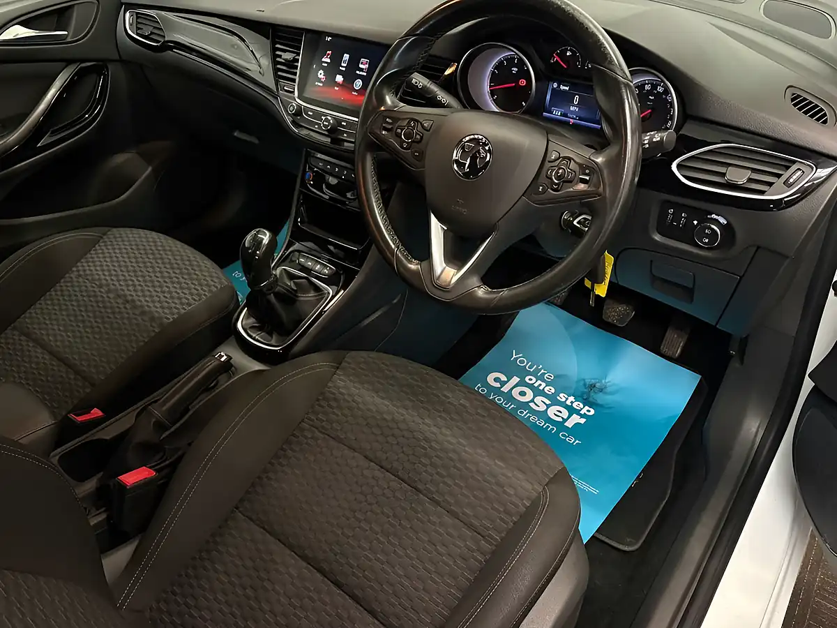 Used 2017 Vauxhall Astra Sri Nav White - Interior and Exterior details 7