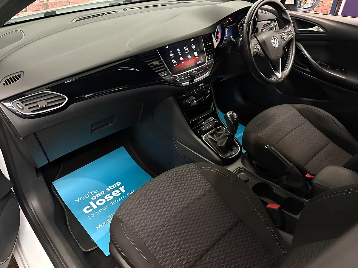 Used 2017 Vauxhall Astra Sri Nav White - Interior and Exterior details 8