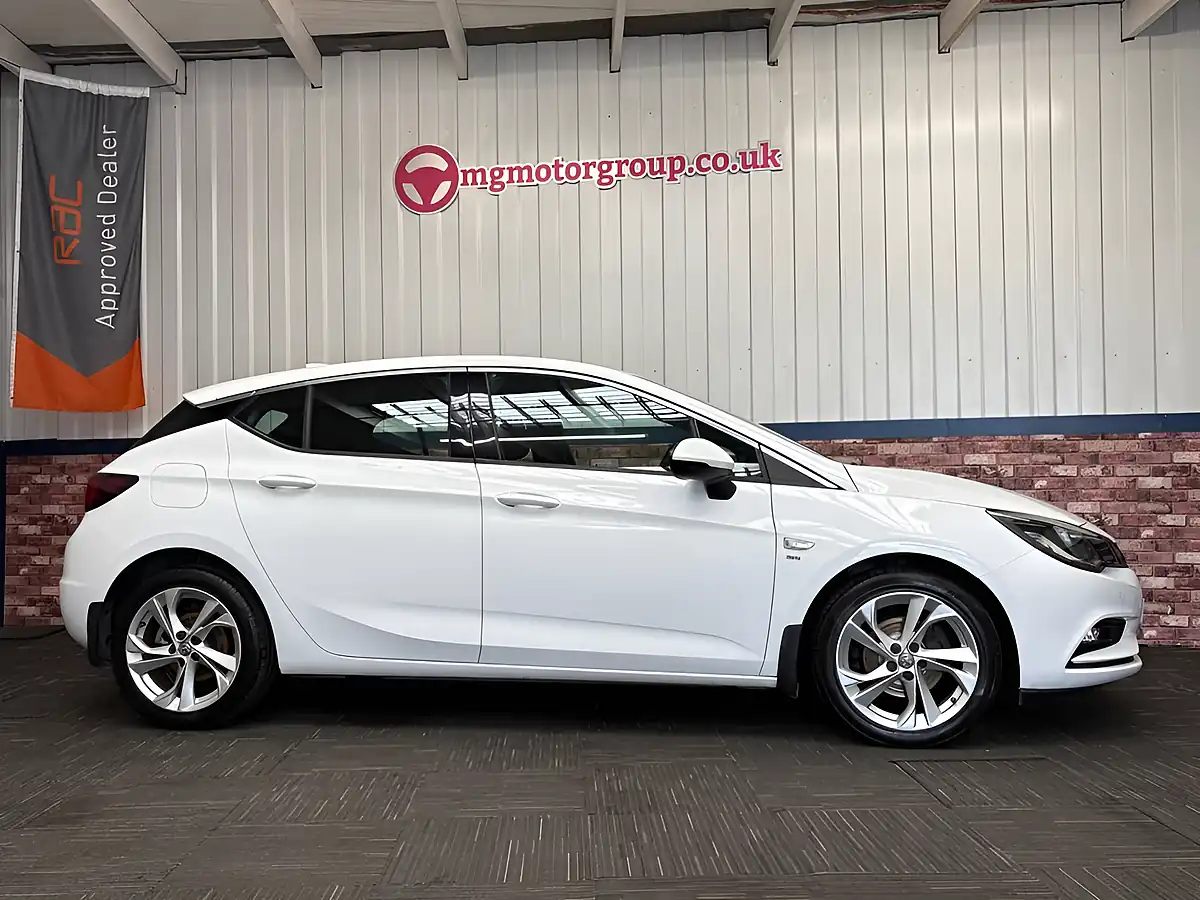 Used 2017 Vauxhall Astra Sri Nav White - Interior and Exterior details 9