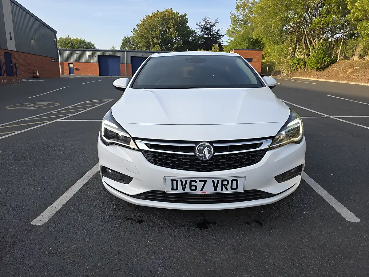 Used 2017 Vauxhall Astra Sri Nav White - Front View