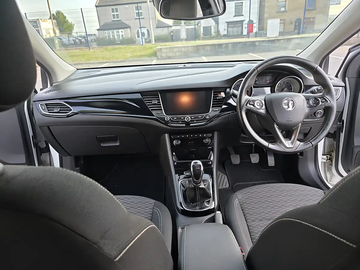 Used 2017 Vauxhall Astra Sri Nav White - Interior and Exterior details 11